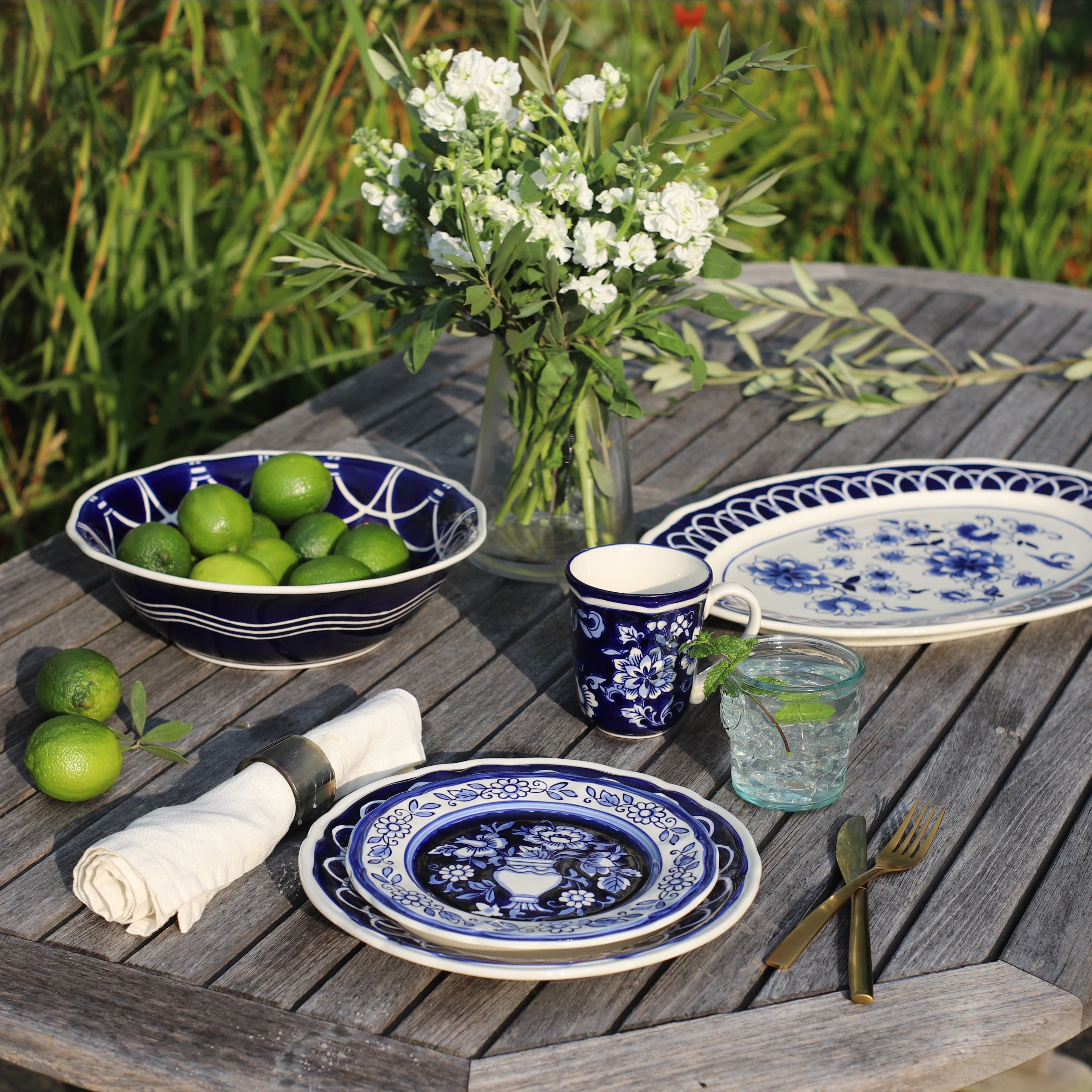 A Timeless Classic | The Blue & White Stoneware Set is Always in Style